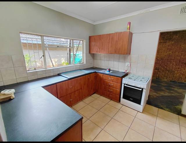 4 BEDROOM FREESTANDING FOR SALE IN CHROOMPARK